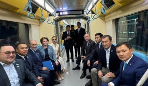 Депутаты сели в вагоны LRT и проверили их качество