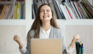 В каком регионе Казахстана предусмотрели выплаты к Новому году и кто их получит